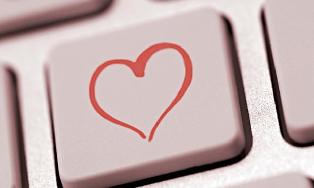 Heart shape on a computer keyboard, symbolic image for internet dating