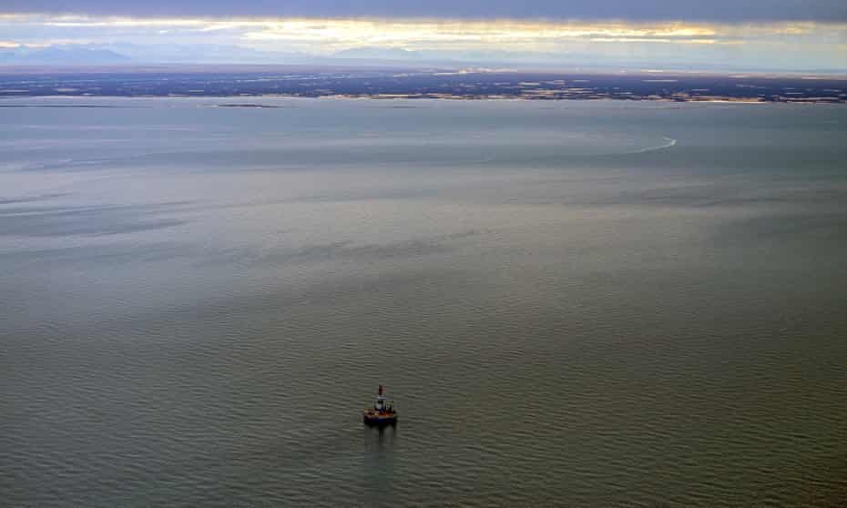 An aerial photo of the Shell oil rig at Kulluk