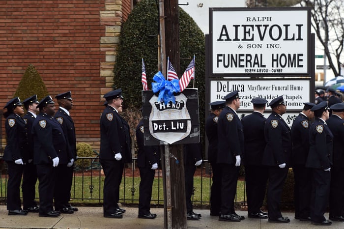 Nypd Officers Salute De Blasio At Wake For Wenjian Liu But Rift Remains Nypd The Guardian Nypd Officers Salute De Blasio At Wake For Wenjian Liu But Rift Remains Nypd The Guardian