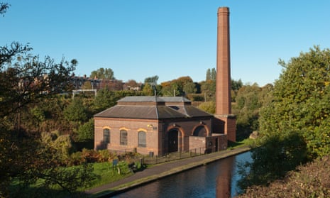 Walking along the canal between Birmingham and Wolverhampton is a tour of Britain's industrial heritage.