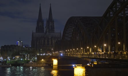 The illumination of Cologne cathedral is turned off in protest at a rally called by Pediga