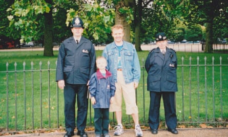 Anatoly and Alexander Litvinenko posing with police officers in Hyde Park in London in 2000