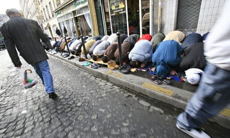 Muslims Praying on Paris idewalk