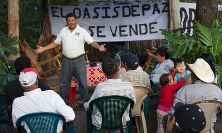 Octavio Ortega speaks to local people who oppose the building of the canal.