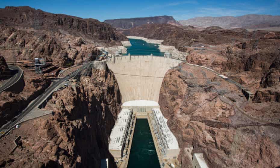 Hoover Dam, and behind it Lake Mead, which is at its lowest level since it was filled in 1937, is pictured near Boulder City, Nevada, USA, 24 July 2014. Built in the 1930s, Hoover Dam turned the newly-created Lake Mead into the largest reservoir in the United States. Yet a severe drought in the American Southwest has left the lake at just 39 percent capacity, with water levels at 1082 feet (330 meters), down from a high of 1225 feet (373 meters) in 1983.