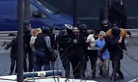French special forces evacuate hostages