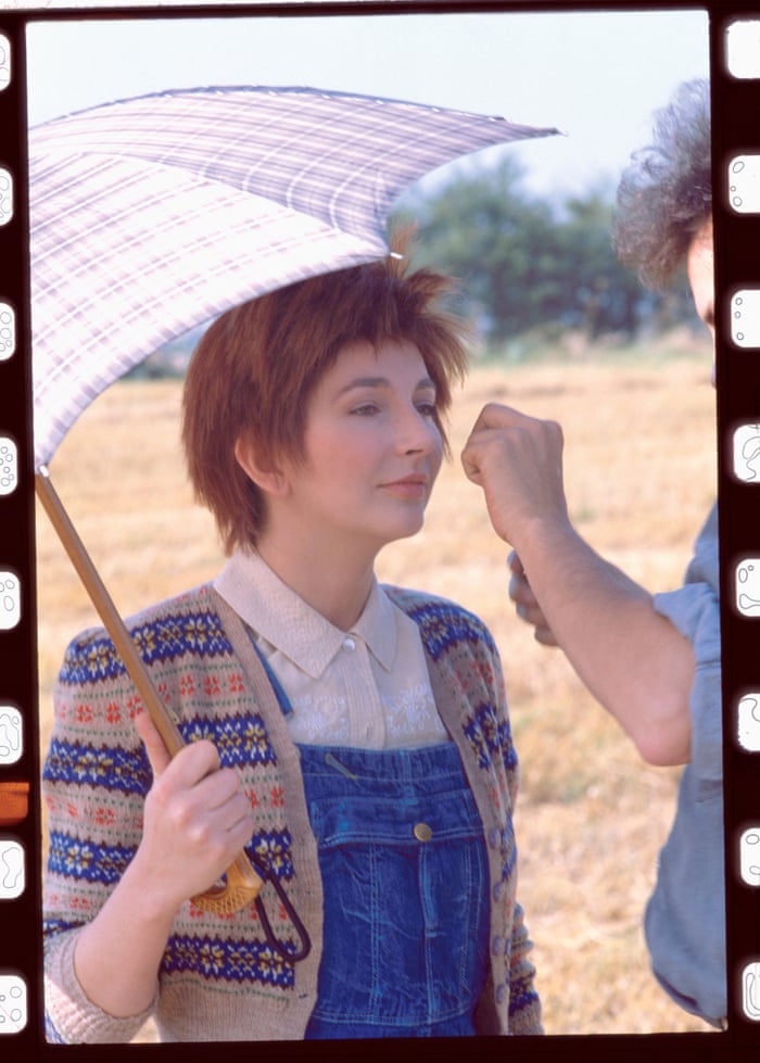 Kate : "Inside The Rainbow" par J.C. Bush C69dc7f7-b0ef-4d36-bcca-dda5b0cb8919-1458x2040