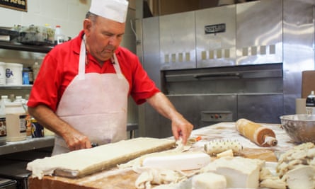 La Segunda’s current president, Tony Moré, makes pies in the Tampa, Florida bakery.