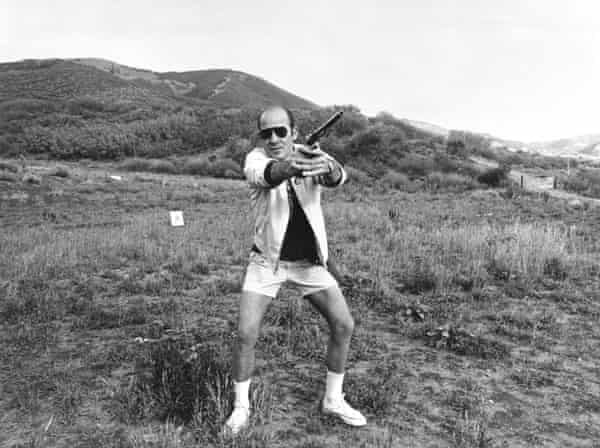 Hunter s Thompson, cujas cinzas, juntamente com fogo de artifício vermelho, branco, azul e verde, foram disparadas para o ar a partir de um canhão. Photo by Michael Ochs Archives/Getty Images