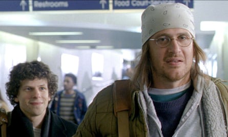 Jesse Eisenberg and Jason Segel (as DFW) in The End of the Tour