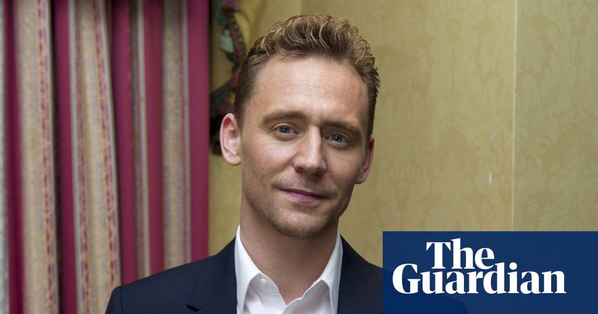 Tom Hiddleston It S Impossible To Go Through Life Without