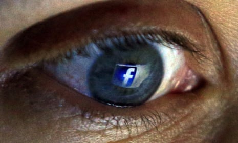 Facebook has been ordered to stop tracking non-members in Belgium.