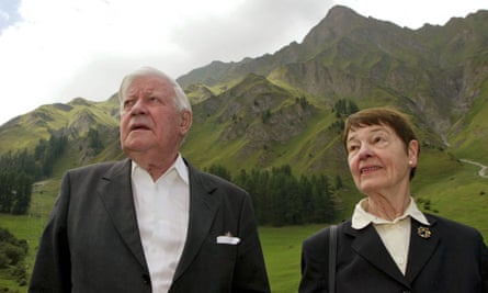 Helmut Schmidt with is wife, Loki, on holiday in 2003 in Switzerland.