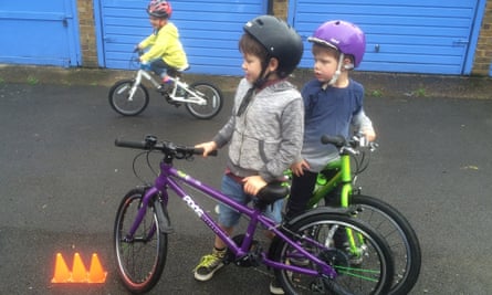 Halfords childrens bikes age 3 sale