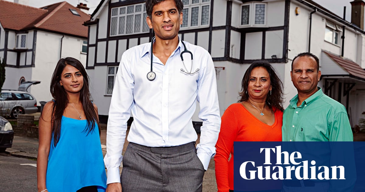 Doctor Doctor The Curious Case Of The Identical Medical Reality Shows Television The Guardian