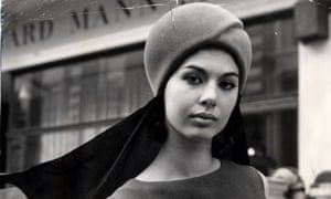 Model Linda Keith in a helmet-style hat with scarf, 1963.