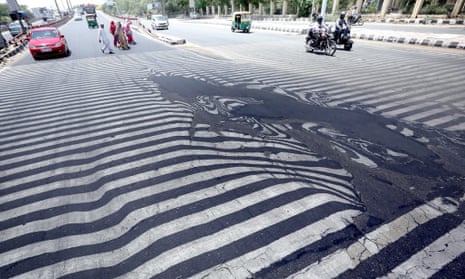 Road markings appear distorted during a heatwave, in New Delhi, India, 27 May 2015.