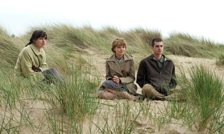 Keira Knightley, Carey Mulligan and Andrew Garfield in Never Let Me Go (2010).