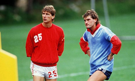 Arsène Wenger with Glenn Hoddle in 1987