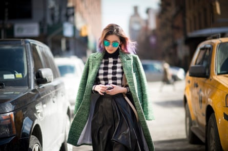 How to master the street-style pose | London fashion week autumn/winter ...
