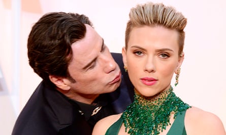 John Travolta kisses Scarlett Johansson at the Oscars