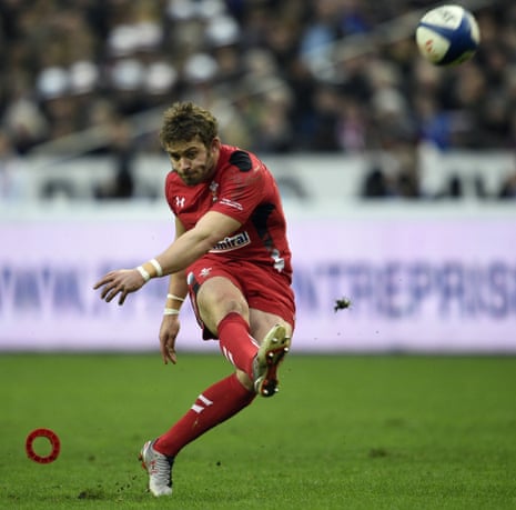 Wales' fullback Leigh Halfpenny kicks the penalty at the Stade de France.