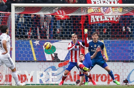 Saúl doubles Atlético's lead in spectacular fashion.