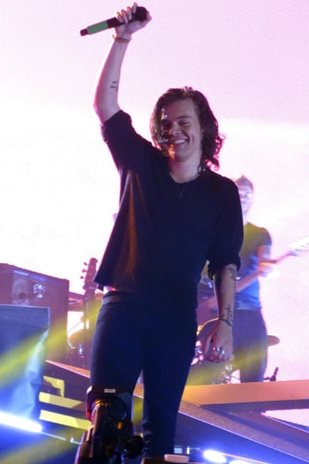 Harry Styles breaking hearts on stage during the One Direction Sydney show.