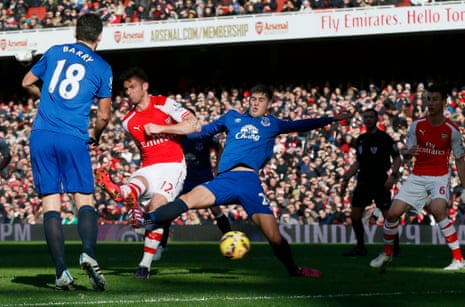 Olivier Giroud scores the first goal.