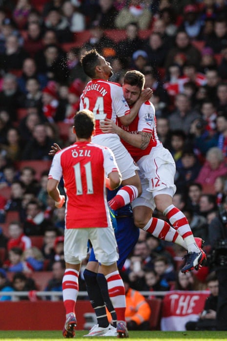 Francis Coquelin has a nasty clash of heads with Olivier Giroud.