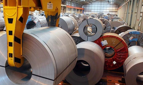 A survey of 400 firms suggests the positive run of output expansion across manufacturing for the past eight quarters will carry on in the first half of 2015.