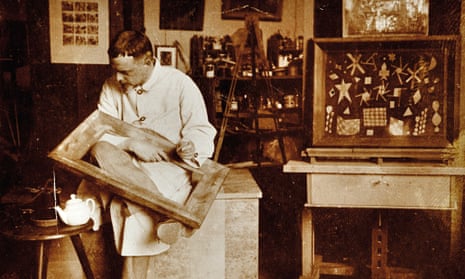 Paul Klee at work in Weimar, 1924. 