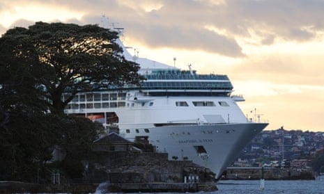 Cruise ship leaves Sydney Harbour