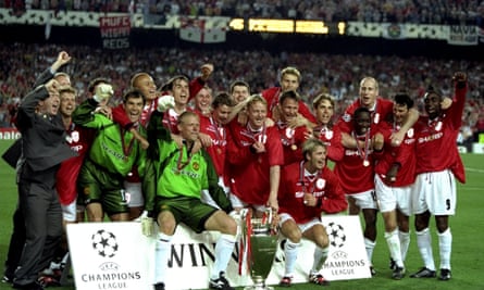 The 1999 treble winning Manchester United team celebrate their last gasp win in the European Cup against Bayern Munich.