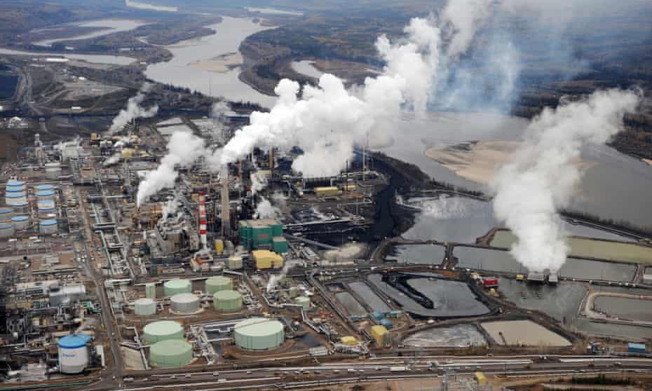Aerial view of the Suncor oil sands extraction facility