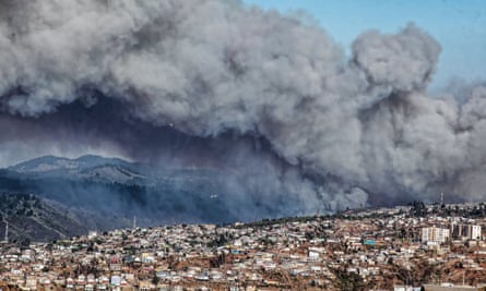Smoke cloud shows the fire's proximity to the historic Chilean city.