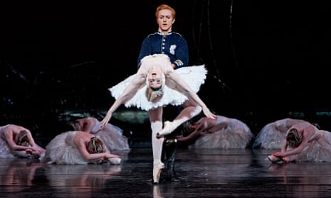Steven McRae (Prince Siegfried) and Evgenia Obraztsova (Odette) in Swan Lake