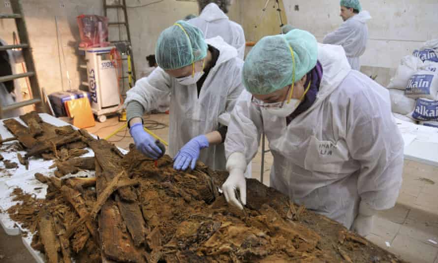 Experts are examining remains found at a convent in Madrid in the search for Cervantes's bones.