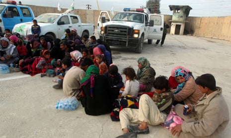 Displaced Sunni families at an army camp in Samarra after fleeing villages because of fighting