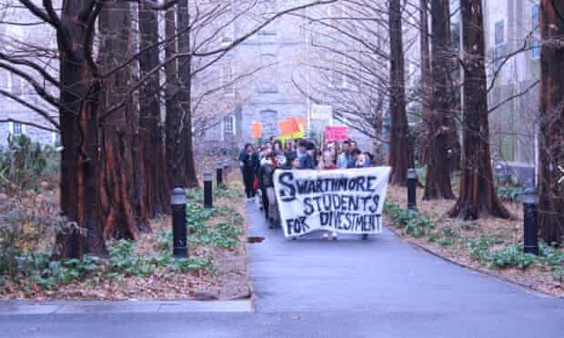 Nearly 100 Swarthmore College students delivered over 800 student signatures calling for divestment on 7 December 2014 