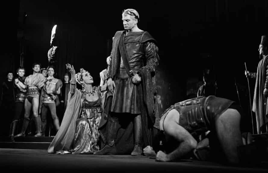 Laurence Olivier in Peter Brook's Titus Andronicus, 1958.