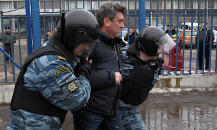 Russian riot policemen detaining Nemtsov