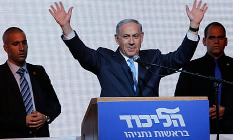 Benjamin Netanyahu waves to supporters