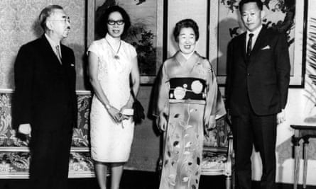 Lee Kuan Yew, right, and his wife, Kwa Geok Choo, second left, posing with the Japanese Emperor Hirohito and his wife Empress Nagako, in the Imperial Palace in Tokyo in 1968.