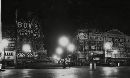Piccadilly Circus with the lights off, 1960.