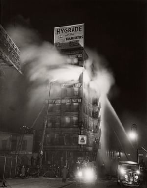 âSimply Add Boiling Waterâ: a fire at the Ameko building near Brooklyn Bridge, 18 December 1943