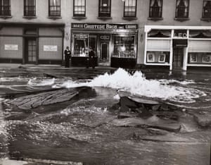Water main burst uproots Madison Avenue, May 1945