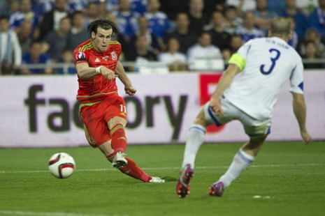 Gareth Bale takes a free kick.