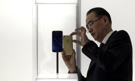 Samsung buys mobile payments firm LoopPay to take on Apple Pay