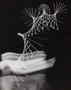 The Flight of a Baton, 60 Flashes per Second by Harold Edgerton, 1953